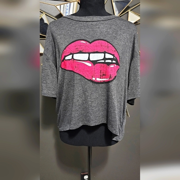 NWT Al'Tard State Lip Graphic Crop Tee - Picture 1 of 5